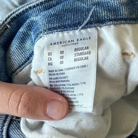 American Eagle Curvy Mom Jeans - Picture 4 of 5